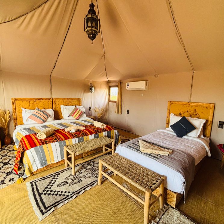 Отели 4*, Палатки