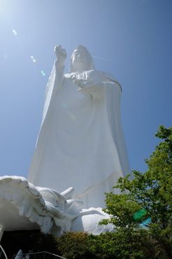 Статуя богини Каннон