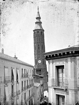 Фотография башни, сделанная около 1875 года