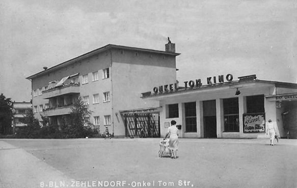 Историческое фото кинотеатра Onkel Tom Kino на улице Onkel Tom Straße в берлинском округе Целендорф