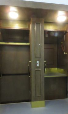 Этот лифт-патерностер – один из лучших сохранившихся в Праге