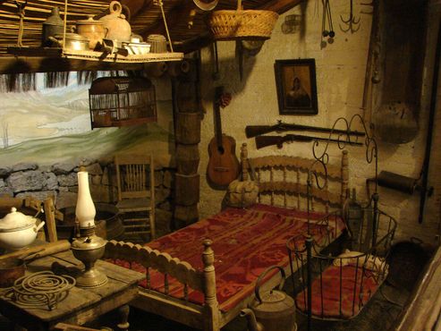 Типичная спальня сельского дома прошлого века