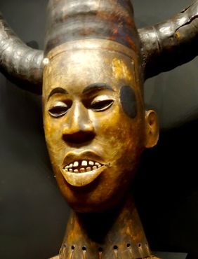 Музей Бранли. Экспонат из Нигерии