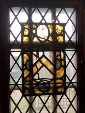 Витражное окно в «Доме лорда Прованда»