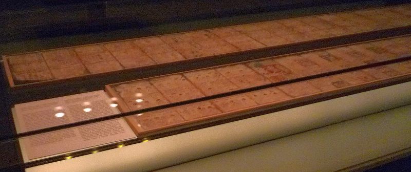 Дрезденский кодекс под стеклом
