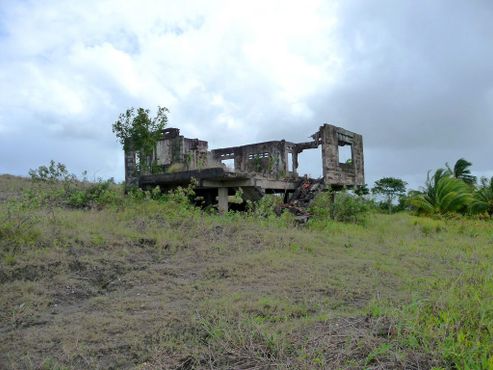 Остатки сооружения, разрушенного вулканической грязью