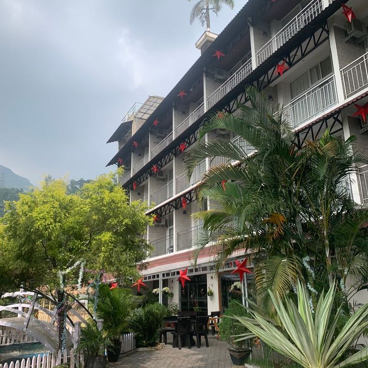 Отели 4*, Отели 5*, Виллы, Коттеджи, Хаусботы