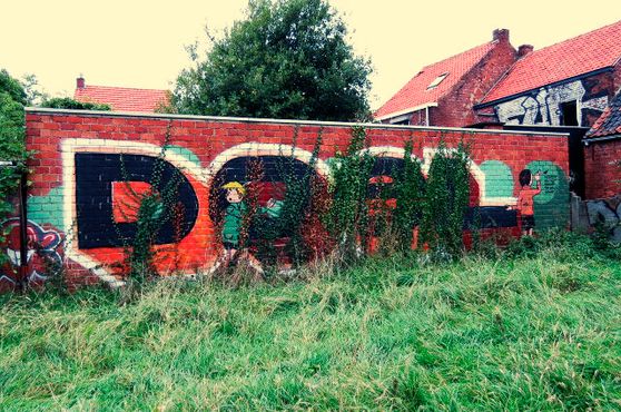 Граффити с названием города Дул