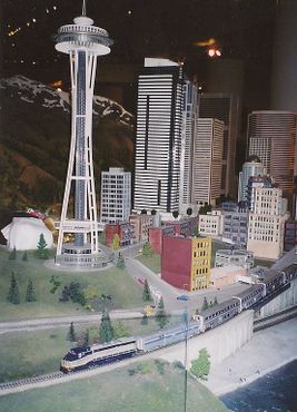 Модель железной дороги в Музее науки и промышленности в Чикаго, штат Иллинойс