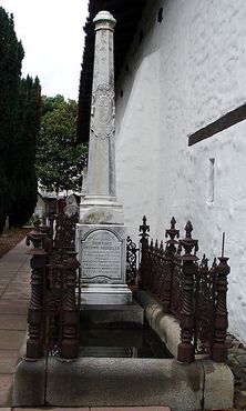 Могила Луиса Антонио Аргуэльо, первого губернатора Альта-Калифорнии, находившейся под управлением Мексики