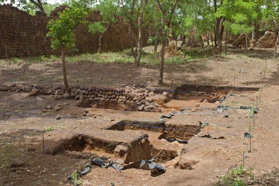 Археологические раскопки в руинах Лоропени