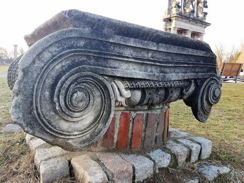 Руины в парке Холлидей