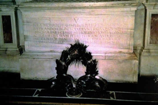 Гробница Данте с венком Первой мировой войны