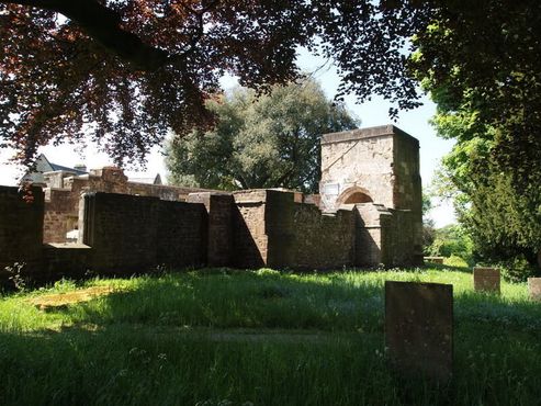 Руины Старой церкви Аннесли