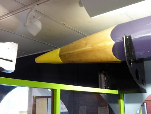Кончик самого большого в мире цветного карандаша. Теоретически им можно писать