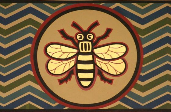 Манчестерская пчела в Художественной галерее Манчестера