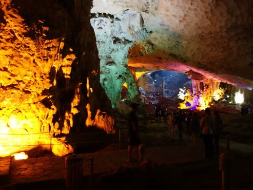 Потрясающая пещера Хан Сун Сот