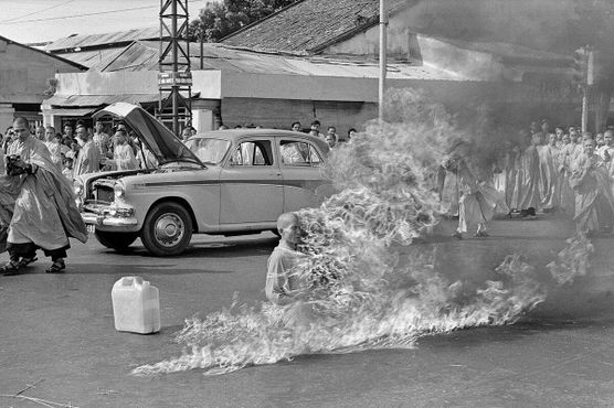 Фотография самосожжения монаха, автор — журналист Малкольм Браун