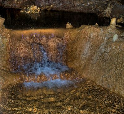 Потоки воды в пещере Харрисона