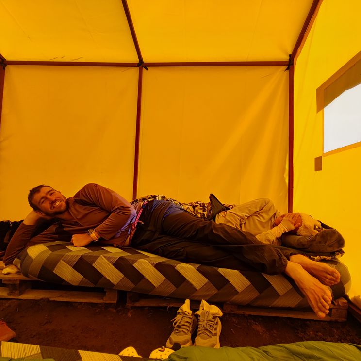 Отели 3*, Палатки