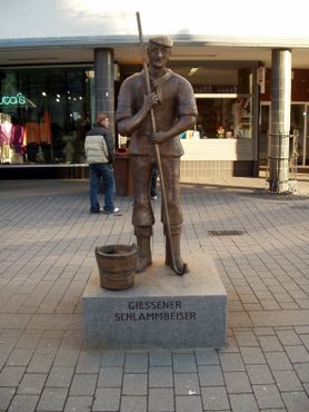 Памятник шламбайзеру в Гисене