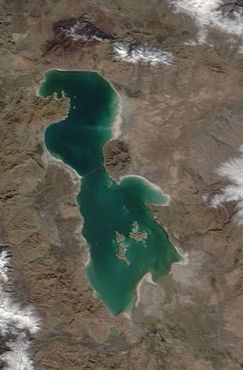 Натуральный цвет озера Урмия