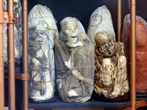 Жуткие лица в музее Леймебамбы
