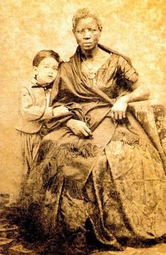 Фотография молодого аристократа и рабыни, работавшей его няней
