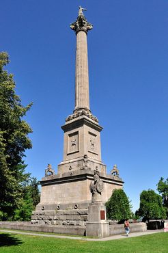 Памятник Броку