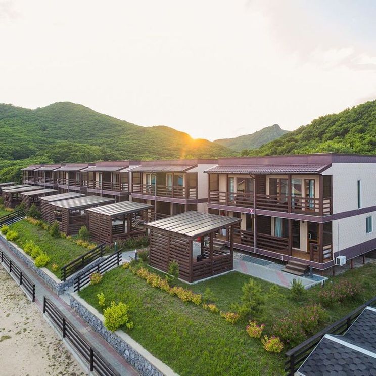 Гостевые домики, Отели 4*, Глэмпинги, Коттеджи