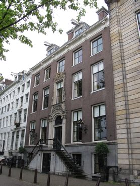 Дом, где хранится Коллекция Сикса