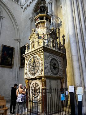Астрономические часы в лионском соборе