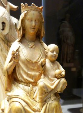 Музей Клюни - Богородица с младенцем - слоновая кость 