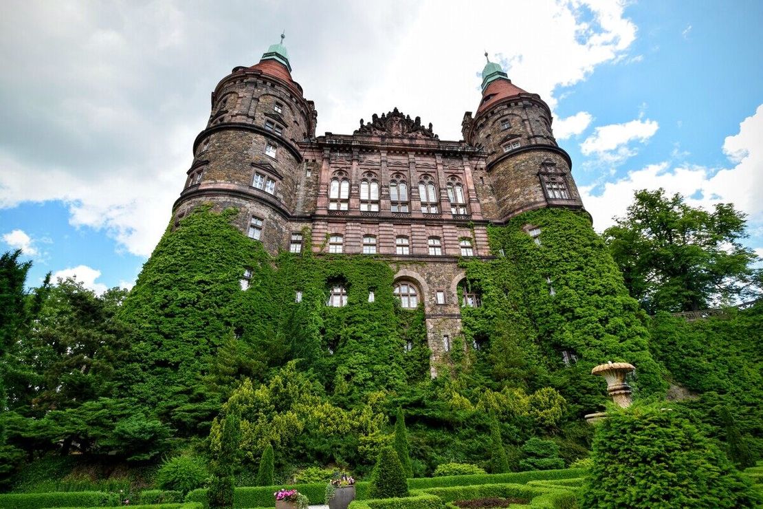 Где замок. Castle Ksiaz. Замки Польши Амеронген. Замок Кщенж. Вавилонский замок Польша.