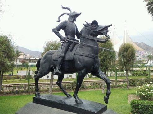 Статуя Франсиско Писарро в Парке де ла Муралла в Лиме