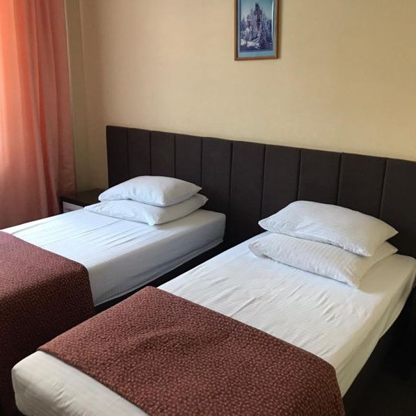 Отели 1-2*, Отели 3*, Коттеджи