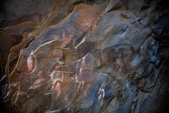 Рисунки на потолке пещеры Каннибал