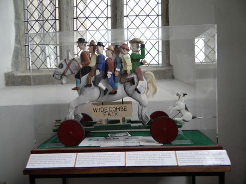 Серая кобыла и наездники