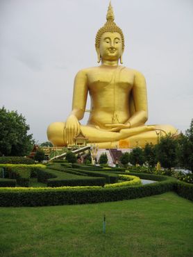 Пхра Будда Маха Навамин, также известный как "Большой Будда"