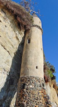 Пиратская башня на пляже Виктория