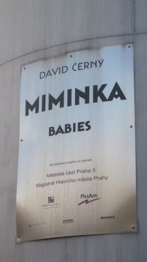 Мемориальная доска
"Младенцы" Дэвида Черни на башне