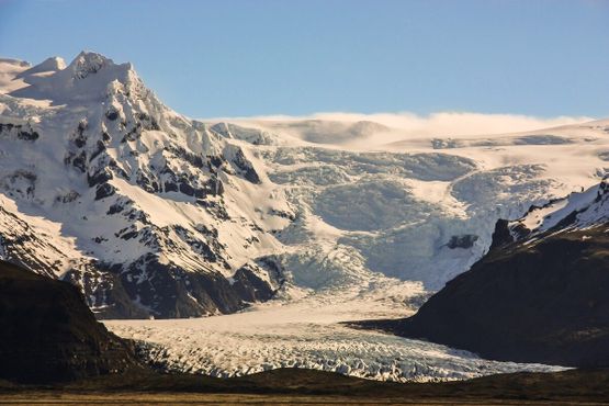 Вид на ледник со стороны памятника