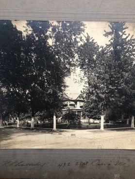 На этой фотографии 1920 года изображён дом Генри Холлидея, одного из пяти братьев, которые были известными бизнесменами в Кейро во второй половине XIX века