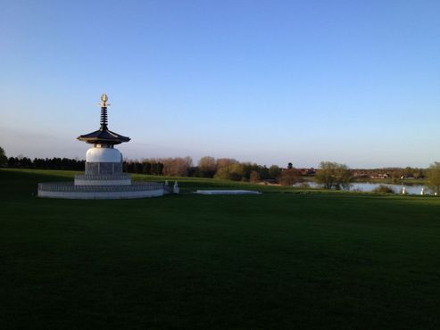 Ступа мира в Милтон-Кинсе