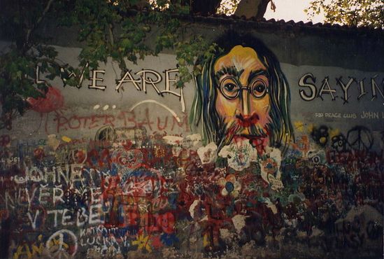 Стена Леннона