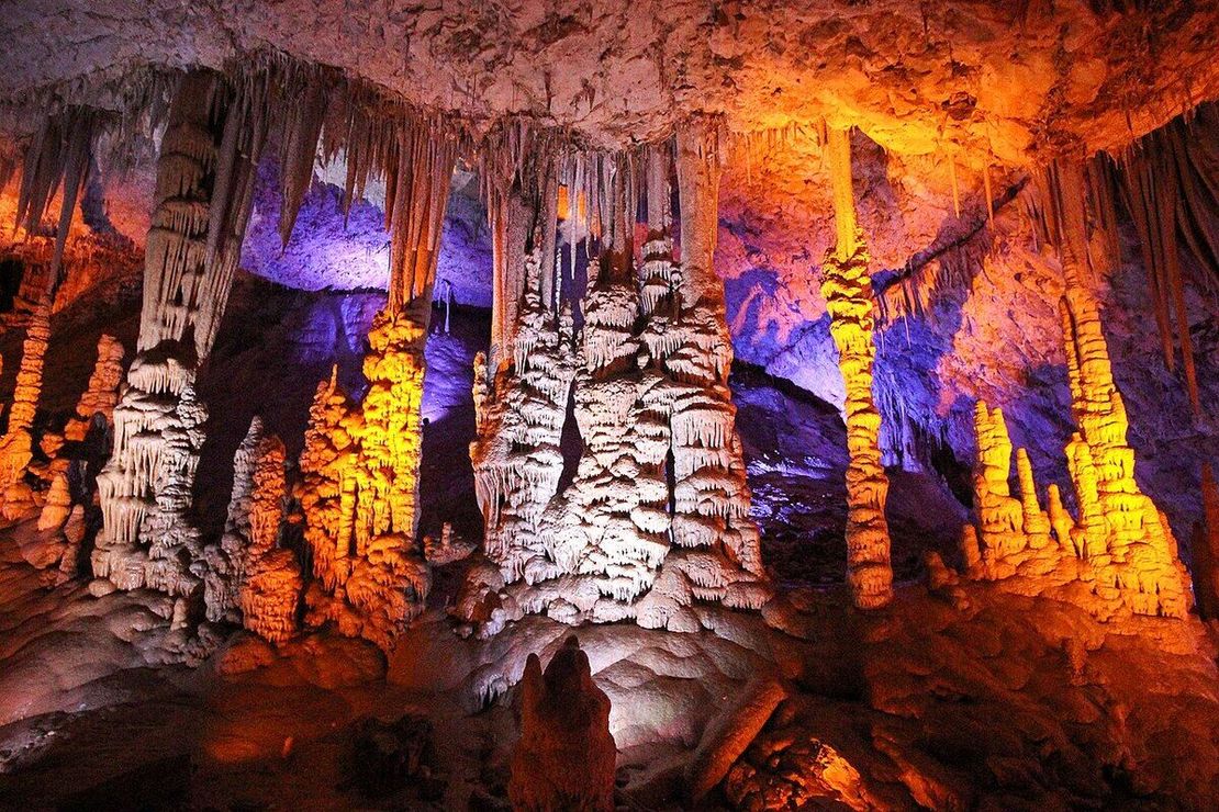 Left cave. Пещера Сорек. Пещера Тайос. Авшалом кор. Пещеры в Израиле.