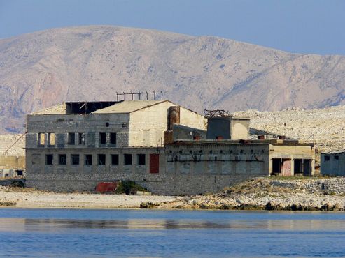 Otok 1980 goli Затвор Голи