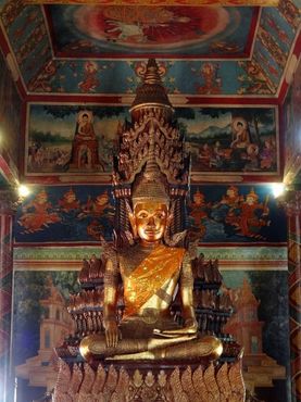 Святилище в храме Ват Пном
