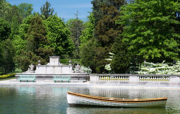 Зеркальный бассейн