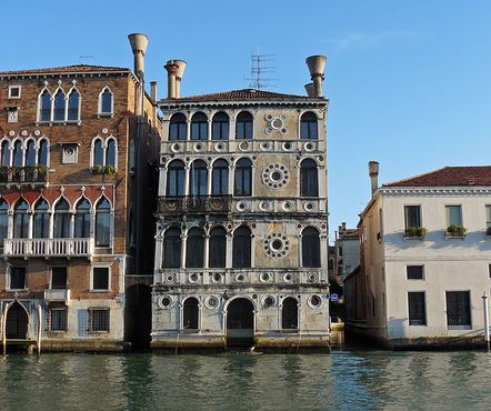 Палаццо Дарио на Гранд-канале в Венеции